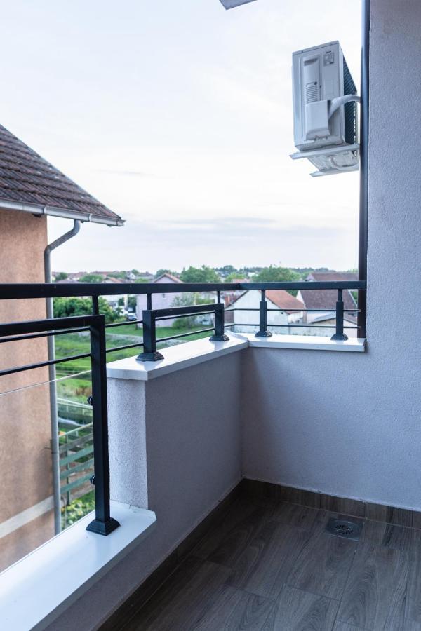 Bella Apartmani ยาโกดินา ภายนอก รูปภาพ